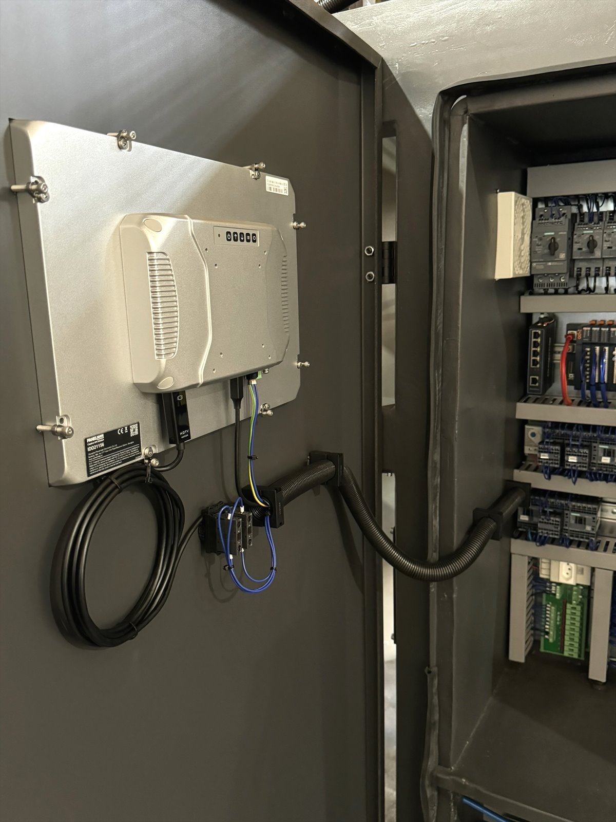Gabinete e instalação elétrica de campo da AGK-1100