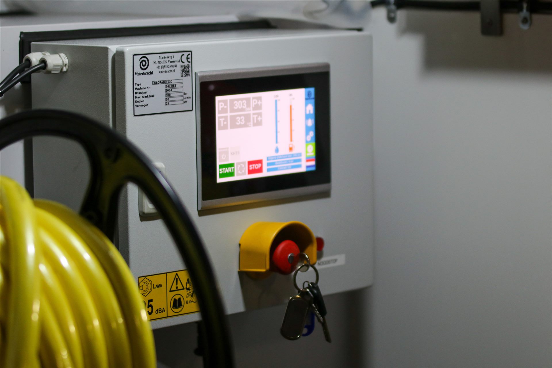 Painel de controle industrial com interface digital