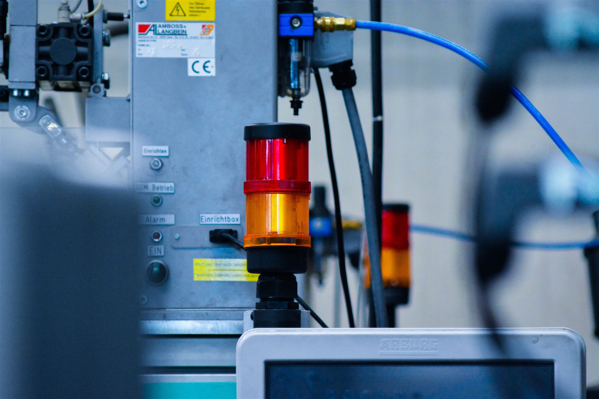 Sinalizador luminoso em equipamento de automação
